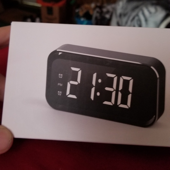 Alarm clock hidden camera - Picture 2 of 3